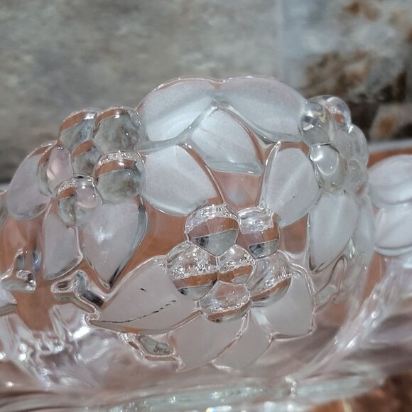 Crystal Glass Serving Bowl Clear Frosted Floral Centerpiece - Picture 8 of 9